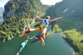 开云网站-“德甲领跑集团锁定欧冠资格”，德甲冠军球队